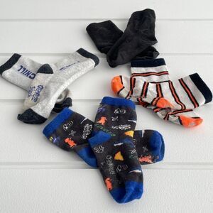 OshKosh B’Gosh Lot of 4 Pairs of Toddlers Socks